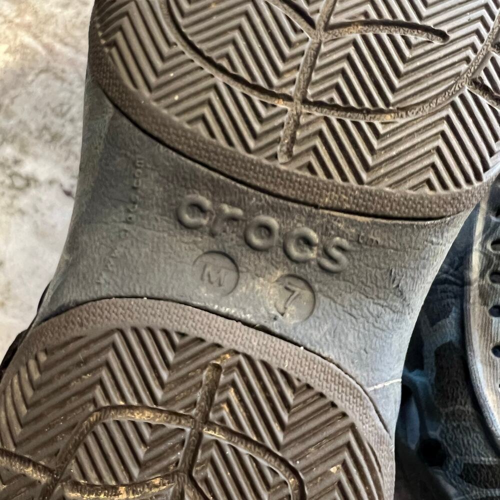Croc's Men's Blue + Black Water Shoes Size 7 - Picture 4 of 5